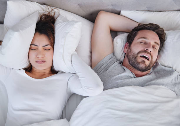 Waarom Snurken We? Oorzaken, Oplossingen & Hoe Nawm Jou Kan Helpen Beter te Slapen